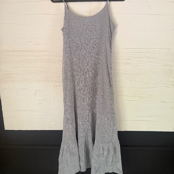 MINIMUM | Size Small | Grey Tiered Linen-Look Maxi Dress - Picture 2 of 8
